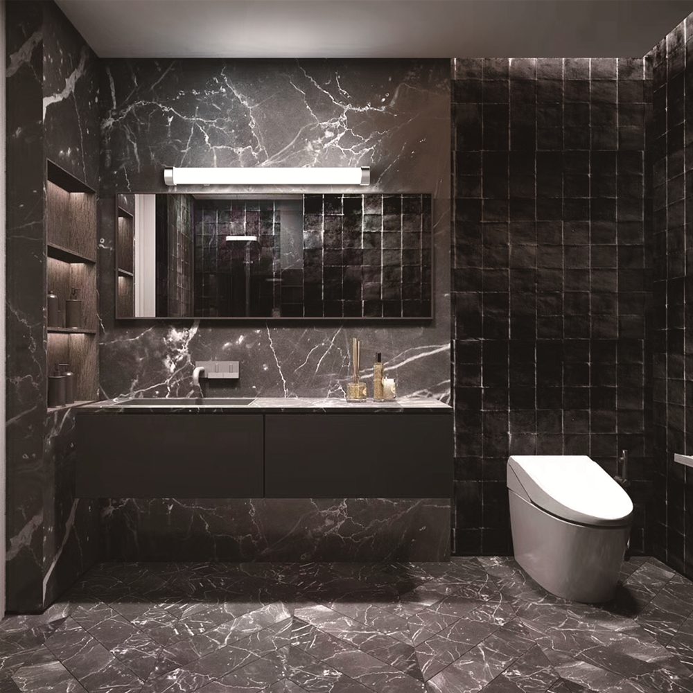 ROSARIO – Réglette applique LED 60CM 15W 3000K IP44 au dessus du miroir dans une salle de bain moderne